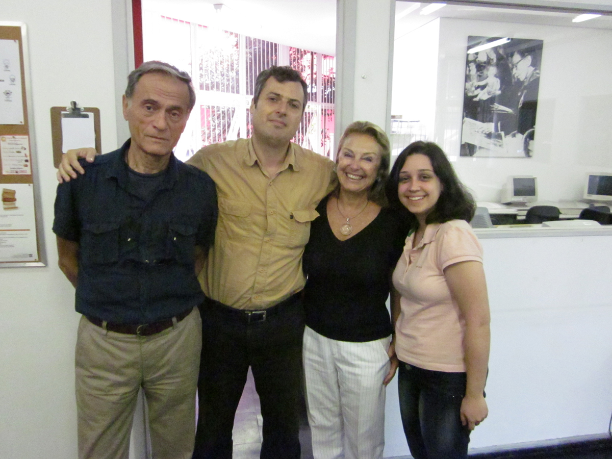 EM 22/02 O ARQUIVO RECEBEU A VISITA DE ISABEL MURTINHO e família, que auxiliou na identificação de fotografias do Fundo Caio Prado Jr. Foram recebidos pela pesquisadora Giovana Faviano, responsável pela pesquisa "Caio Prado Jr. Fotógrafo".