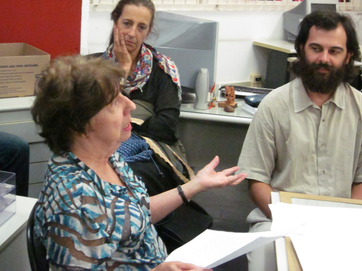 VISITA ILUSTRE: No dia 10 de abril, o Arquivo recebeu a visita da Professora Cecília de Lara, responsável pelo início da organização do Fundo João Guimarães Rosa. Junto dos participantes da Roda de Leitura, a professora relatou como tudo começou!